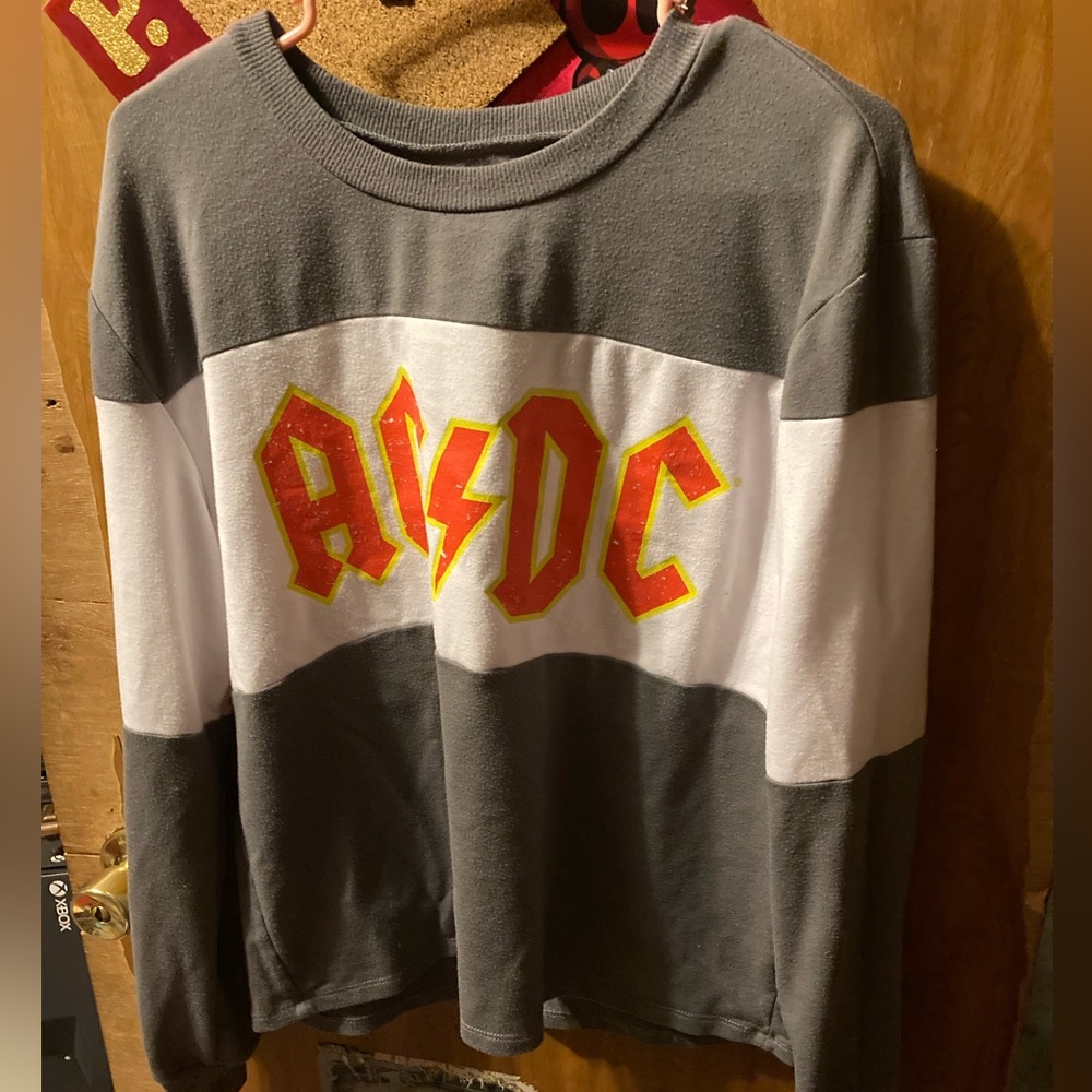 Junior’s AC/DC tee - Picture 2 of 4